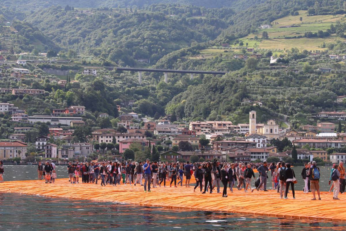 La passerella di Christo sul lago d'Iseo opera d'arte più vista al mondo nel 2016