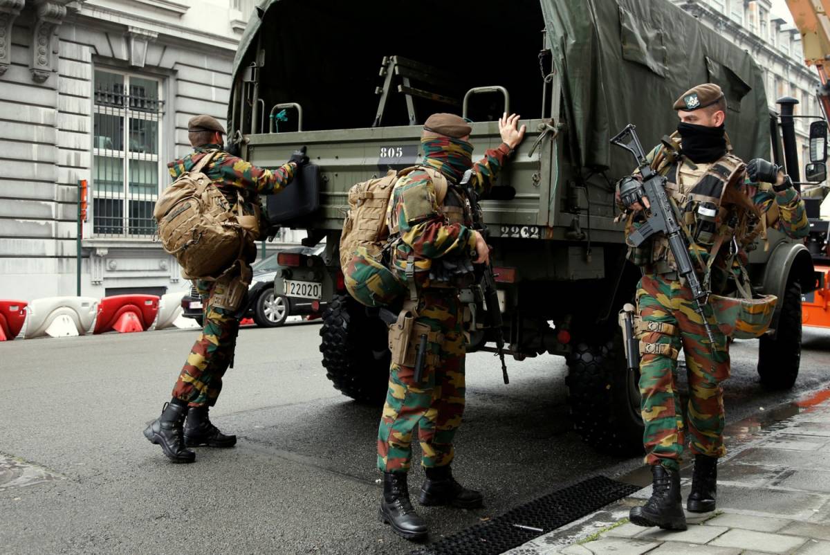 Bruxelles, fermata auto con due bombole a gas: "A bordo un terrorista"