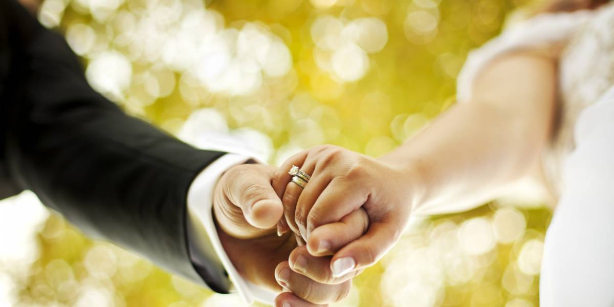 Sposo con la testimone: matrimonio finisce in rissa