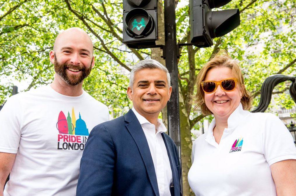 Londra, anche i semafori sono gay: l'iniziativa del sindaco musulmano