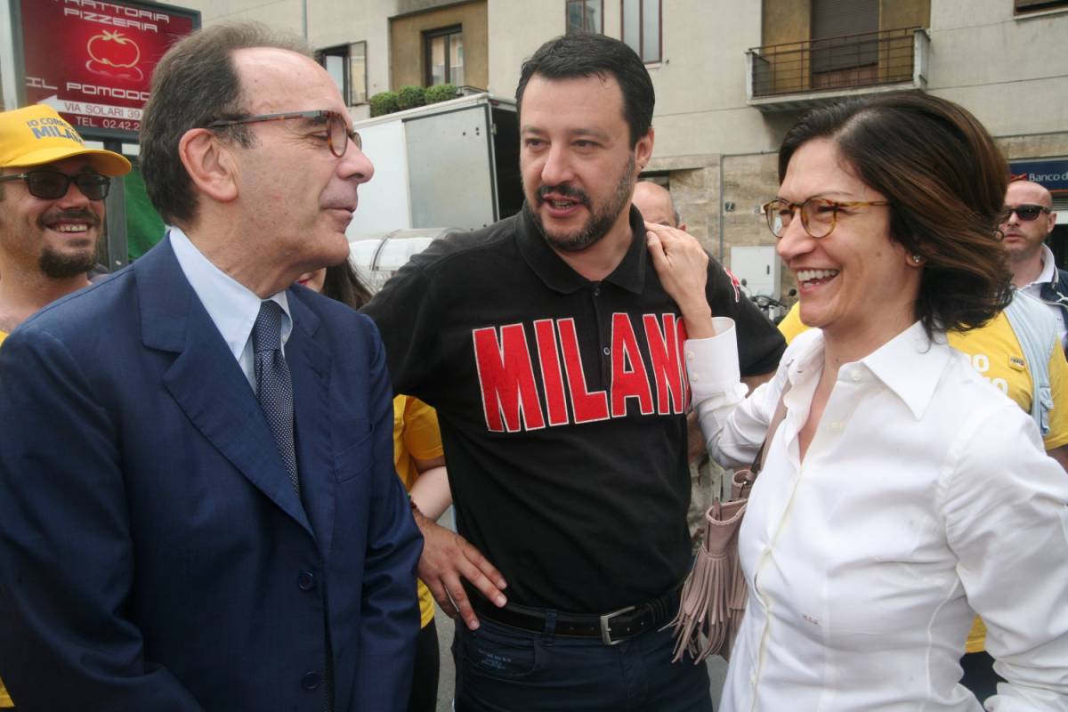 Parisi e Salvini sempre più lontani: "No alle tue ruspe". "Sei voltagabbana"
