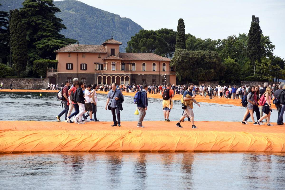 "Floating piers" di Christo al Lago d'Iseo chiusi per manutenzione