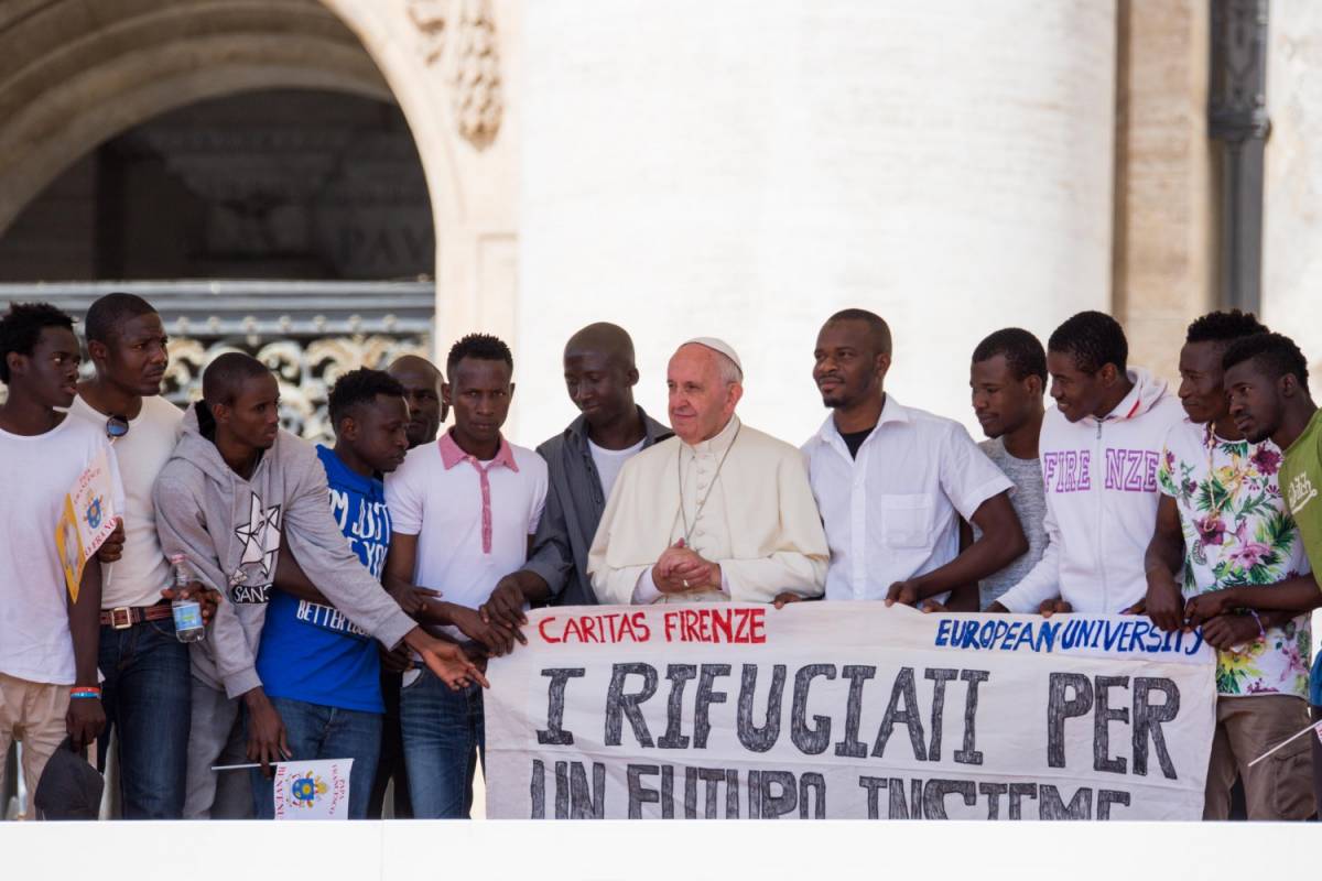 Papa Francesco con gli immigrati in San Pietro