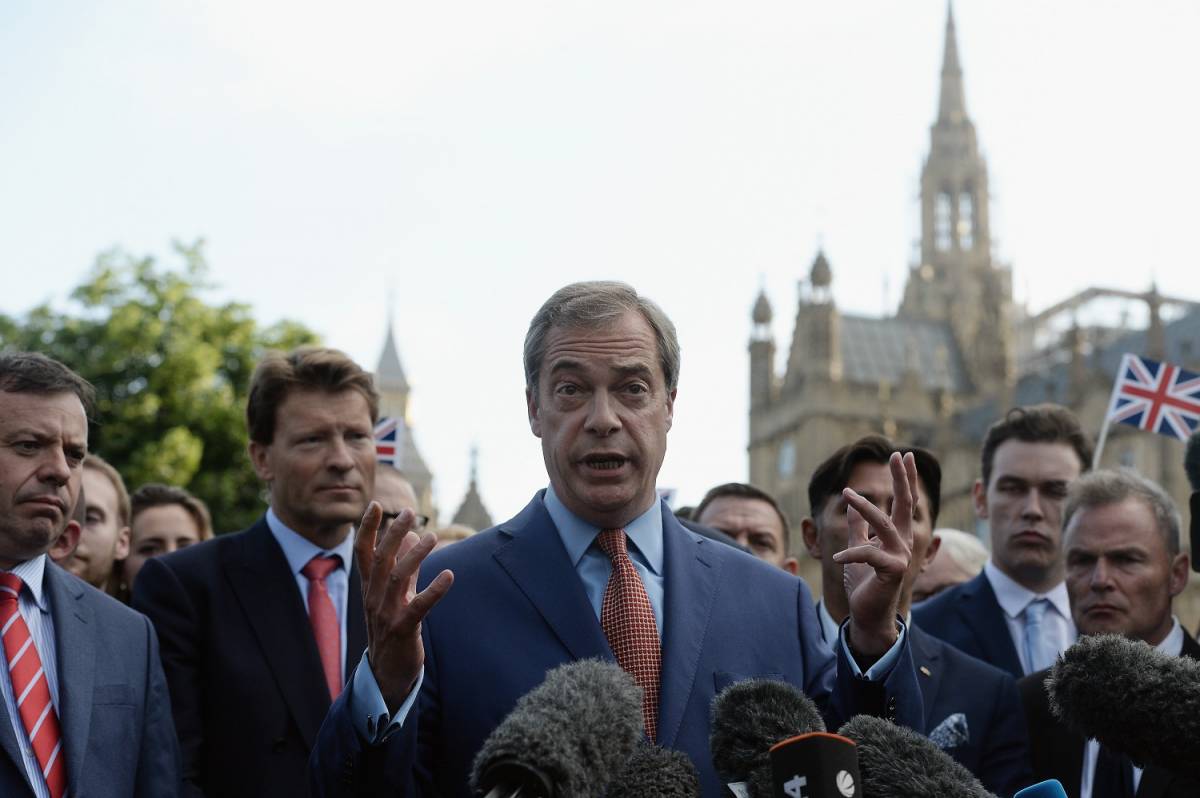 Farage si dimette da leader dell'Ukip