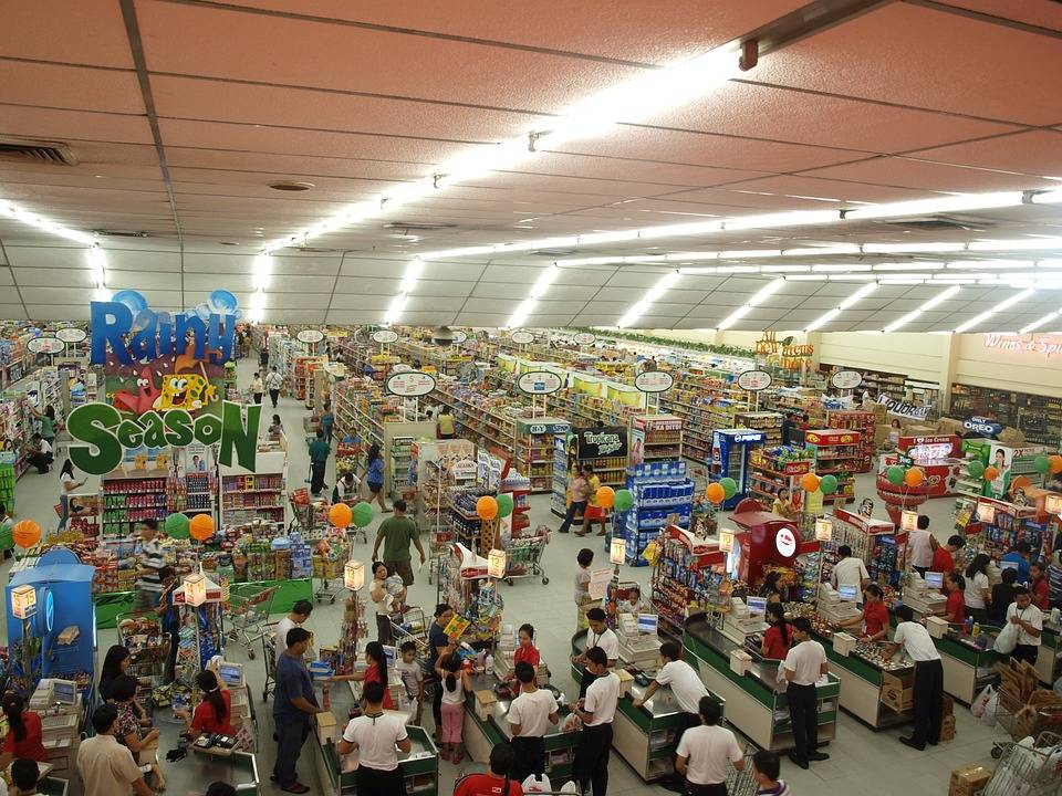 Pretende che il suo pene venga passato alla cassa del supermercato