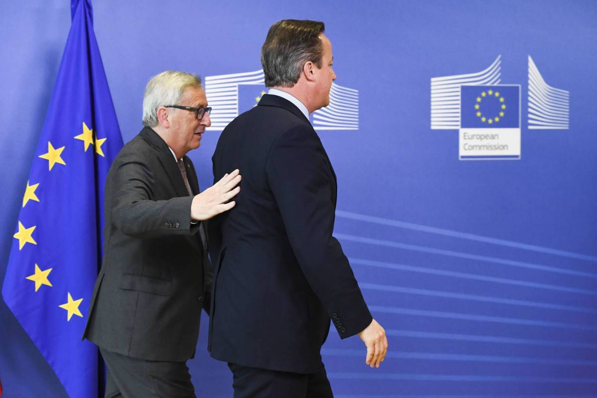 L'Ue chiede l'uscita di Londra: "Attivare subito la Brexit"