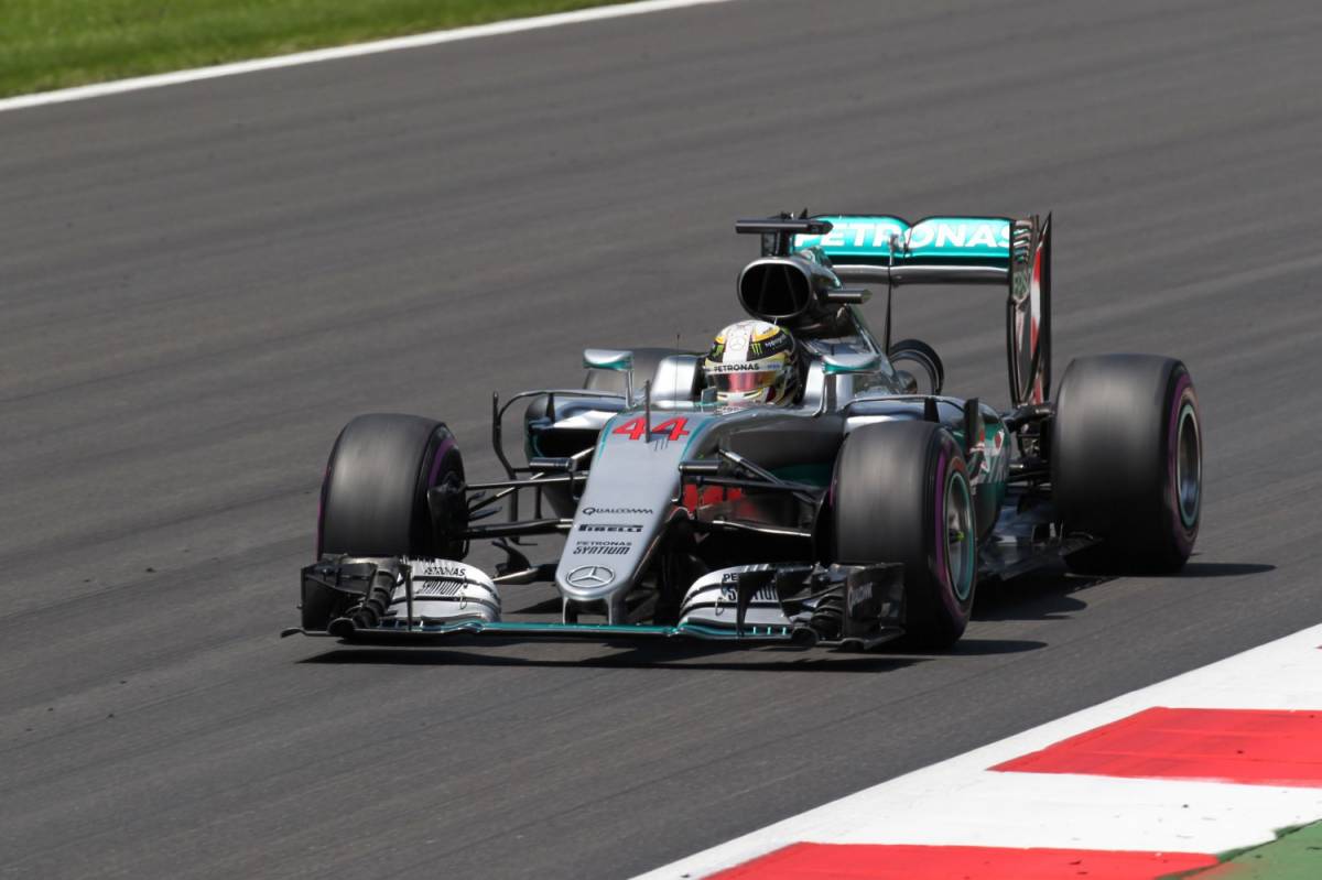 Test F1, Hamilton vola Ma Raikkonen è davanti