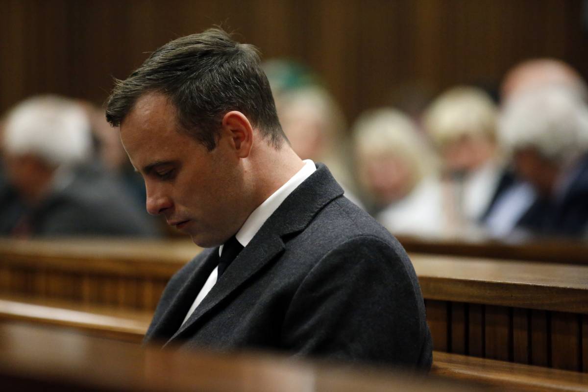 Oscar Pistorius durante la lettura della sentenza d'appello