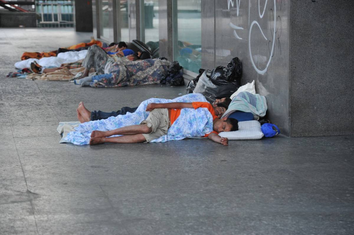 Profughi, Comune in crisi: "Servono cibo e coperte"