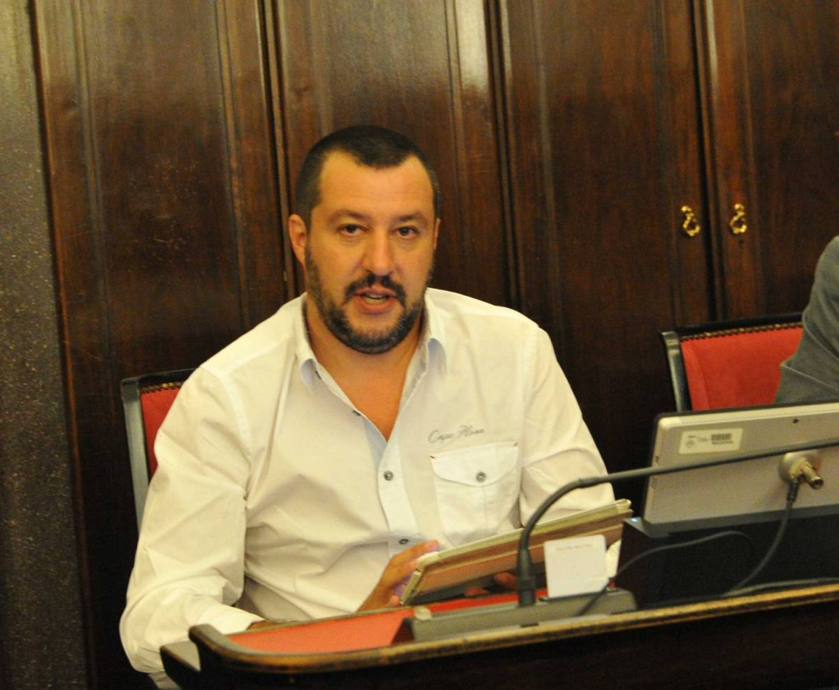 Emergenza sbarchi. E Salvini: "Bloccare l'invasione o ci faremo giustizia da soli"