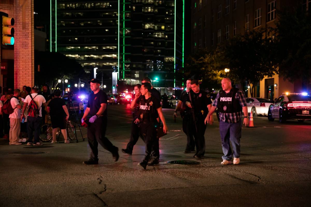 Cecchini con fucili di precisione: ​a Dallas un attacco coordinato