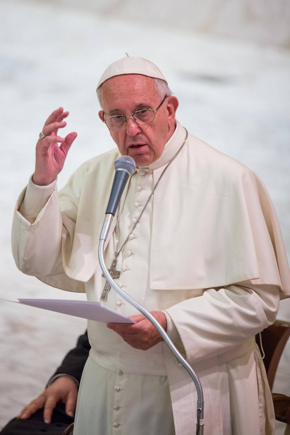 Papa Francesco condanna "ogni forma di odio". Ma (in pubblico) non nomina ancora l'Isis
