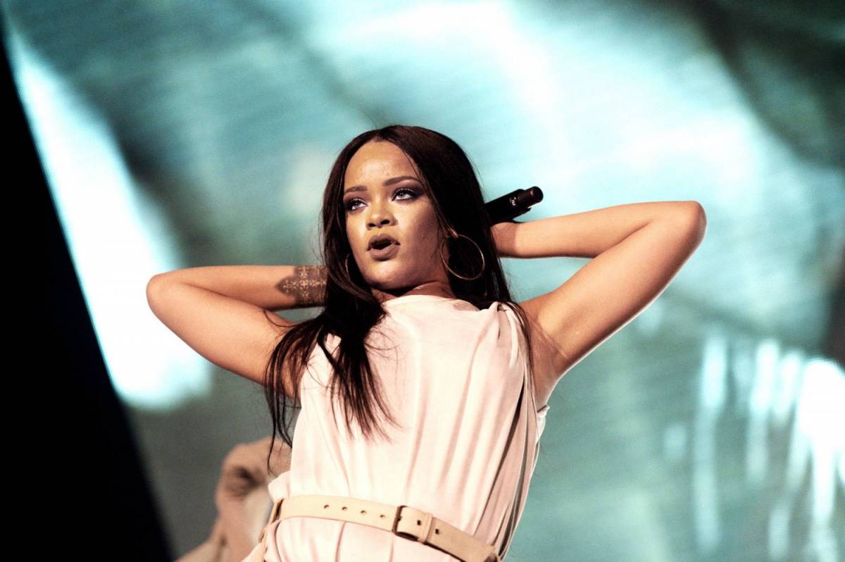 Rihanna, oltre al pop c'è di più: così il suo show sfida Beyoncé
