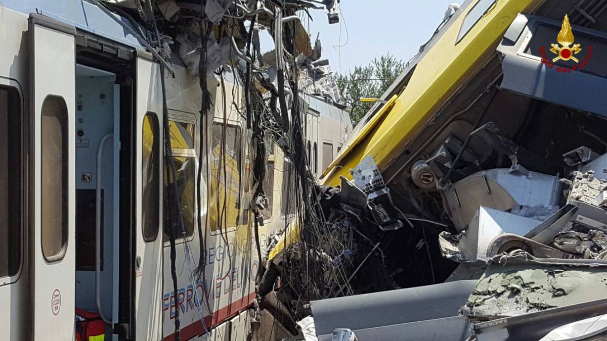 Puglia, scontro tra due treni: "Ci sono vittime e feriti"