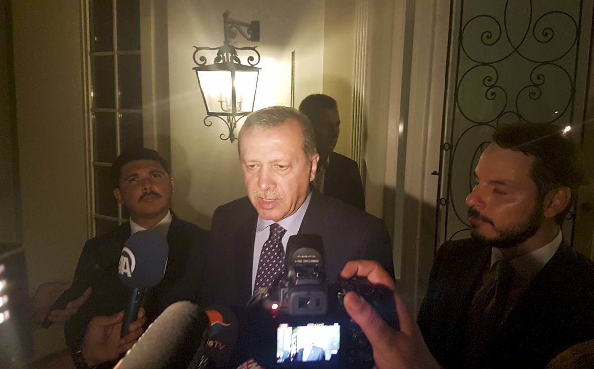Il pugno di ferro di Erdogan: "Golpisti come terroristi"