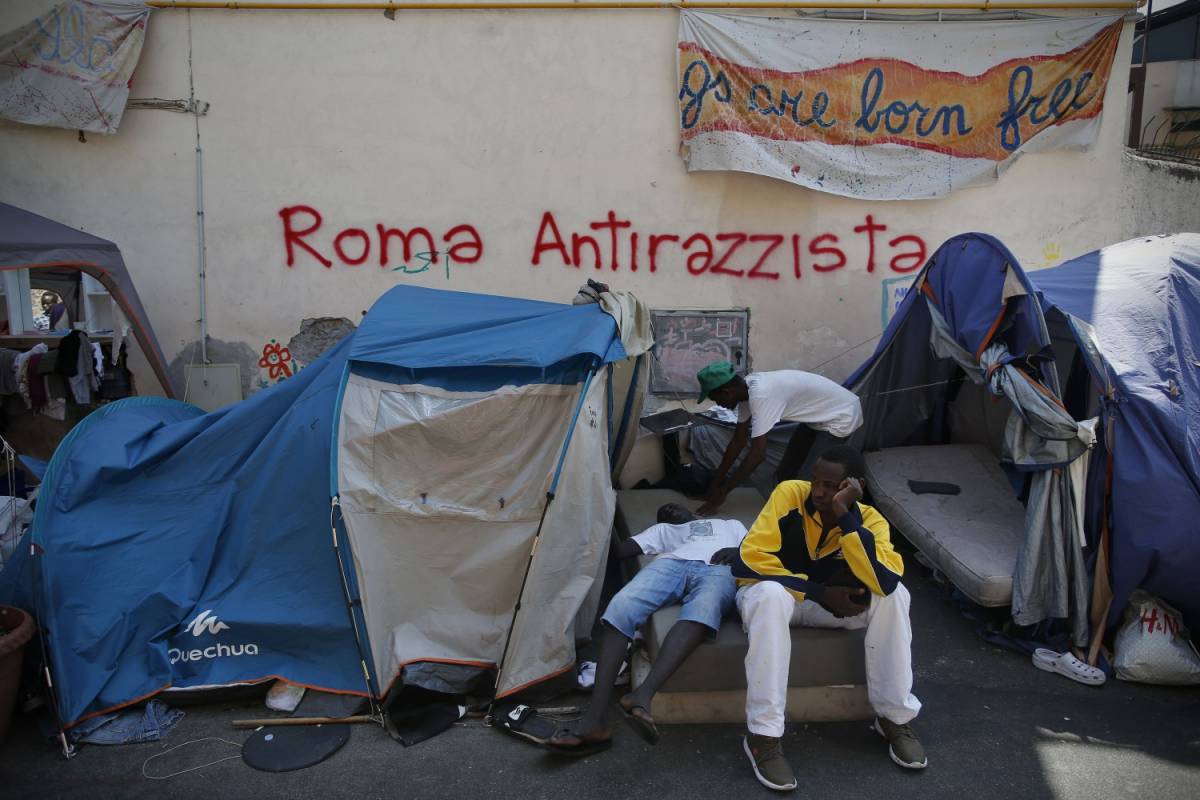 Mentre i jihadisti attaccano l'Ue l'Italia accoglie altri 22.500 immigrati
