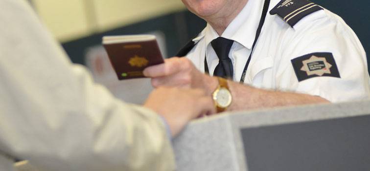 Gatwick: a chi va in Italia la polizia non controlla i passaporti