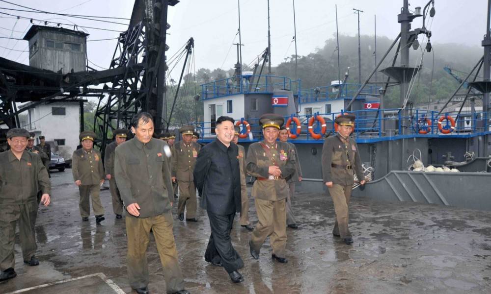 Kim Jong-un al popolo affamato: "Mangiate carne di cane"