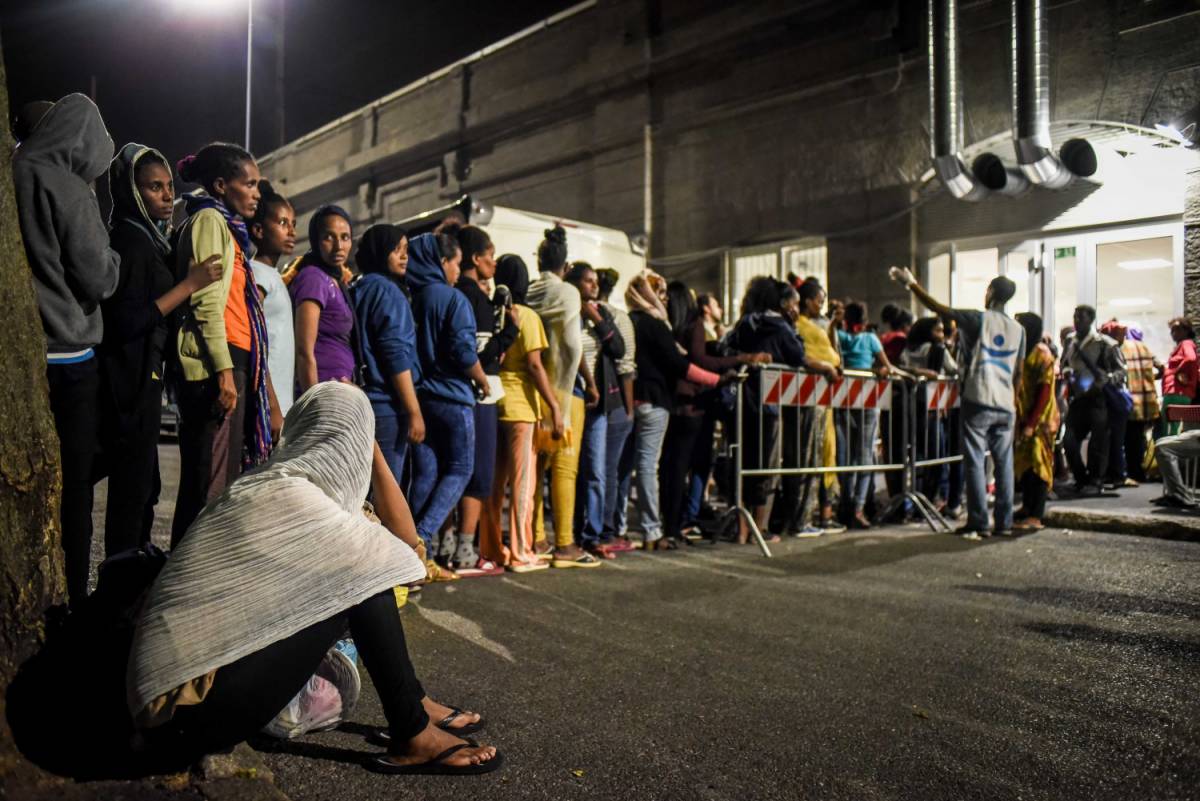 Chiusi tutti i confini con l'Italia: Milano invasa da 3300 migranti
