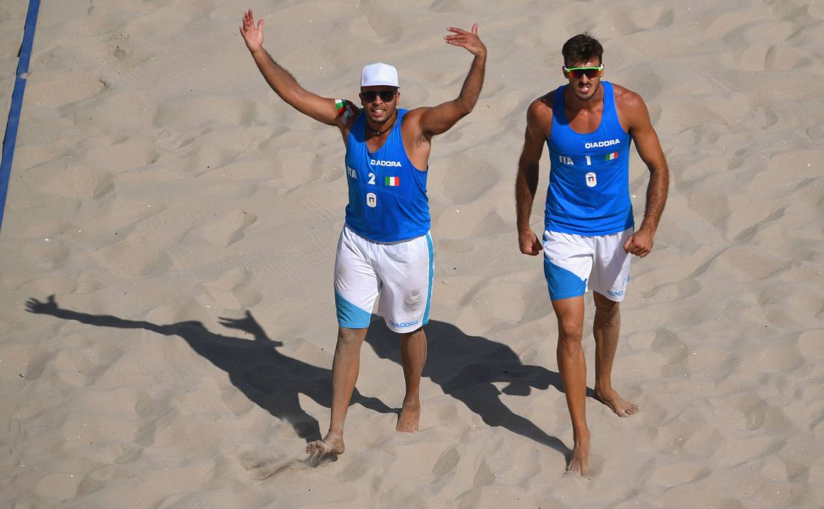 A sinistra Adrian Carambula, a destra il compagno nella squadra di beach volley, Alex Ranghieri
