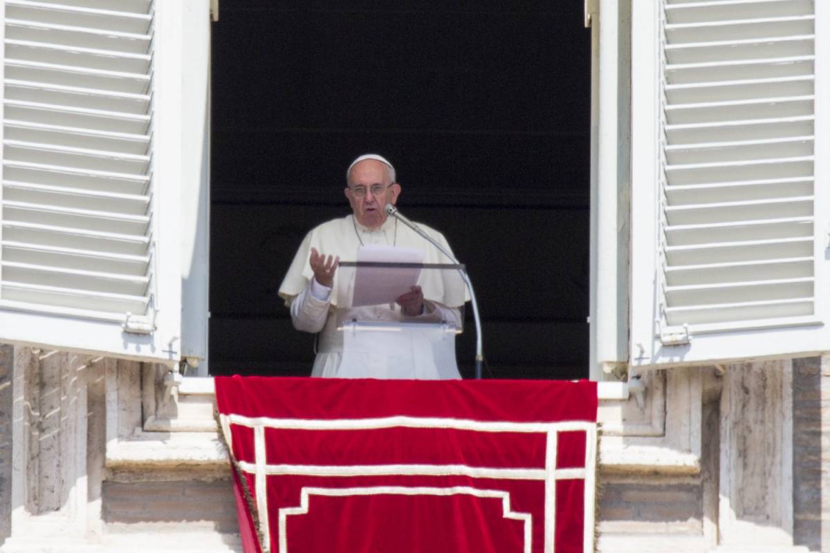 Il Papa conforta i terremotati: "Verrò presto a farvi visita"