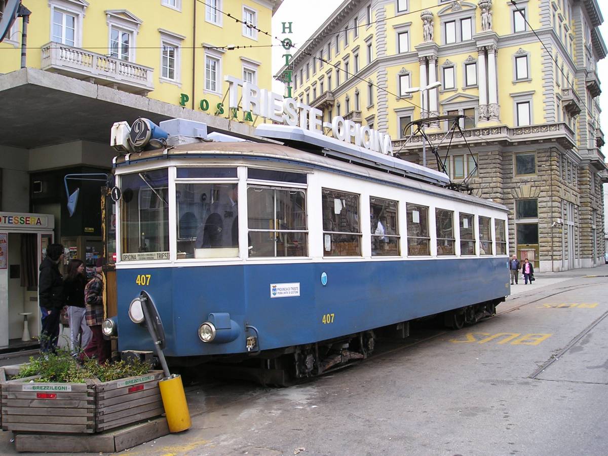 Trieste, scontro frontale tra tram. Ferite otto persone