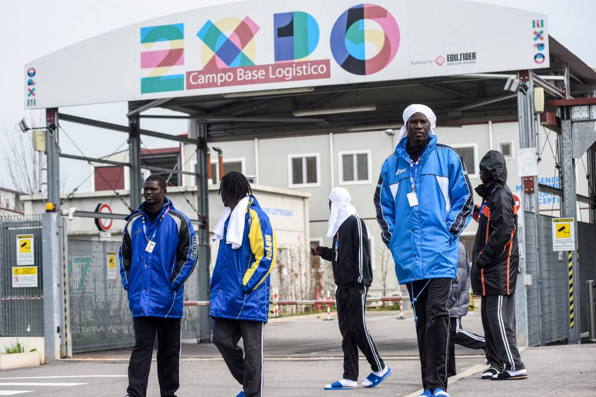 Maroni sconfigge Sala "Niente profughi nel villaggio dell'Expo"