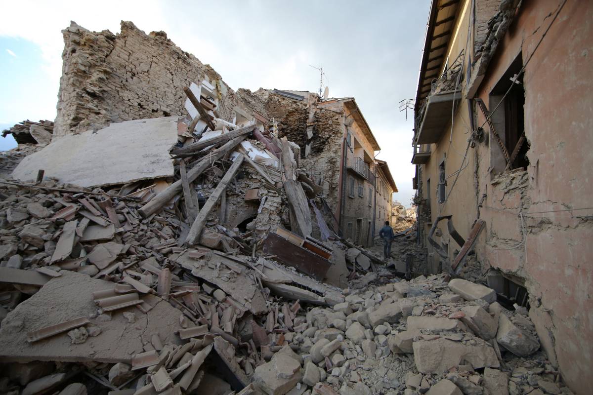 Terremoto, il sismologo Boschi: "Attenzione alle prossime ore: c'è rischio di 'scosse a coppie'"