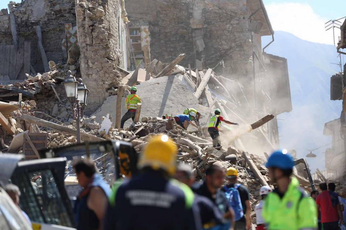 Forte terremoto in Centro Italia, morti e feriti