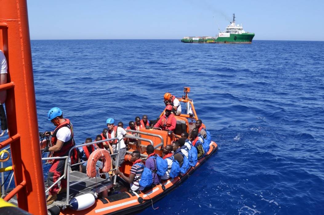 Libia, spari contro la nave di Msf che salva i migranti