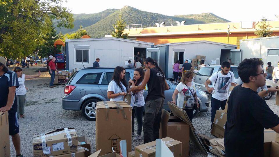 I terremotati de L'Aquila tra i volontari: "Così ricambiamo l'aiuto ricevuto"