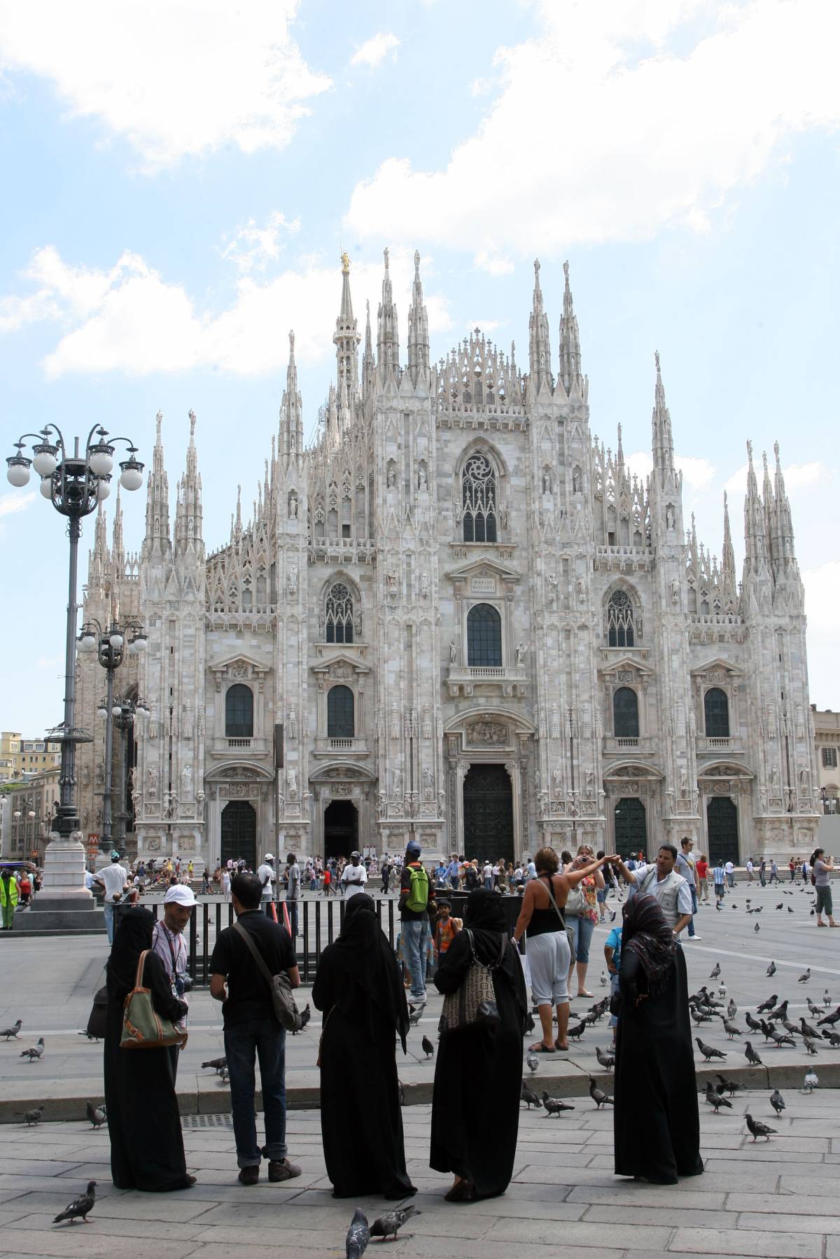 Burqa per le vie di Milano: è libertà?