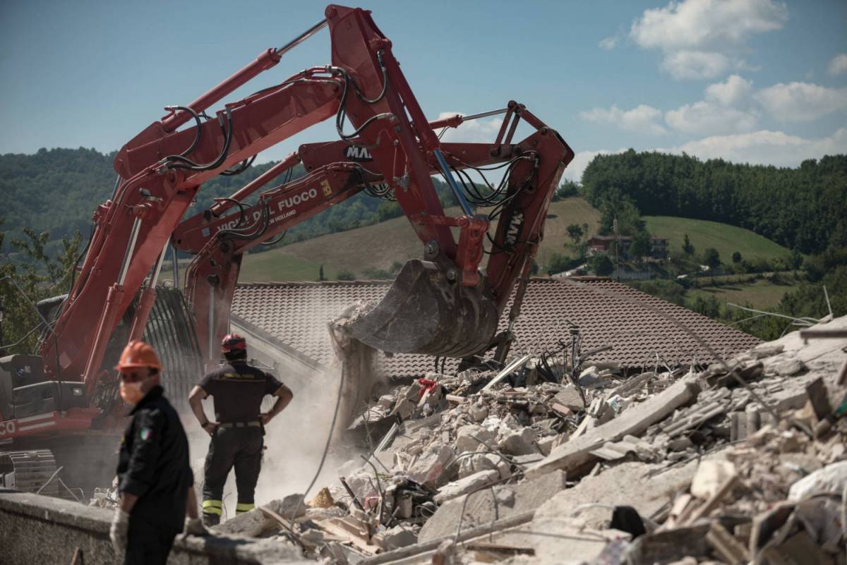 Terremoto, la rabbia degli alpini: "Così è difficile aiutare la popolazione"