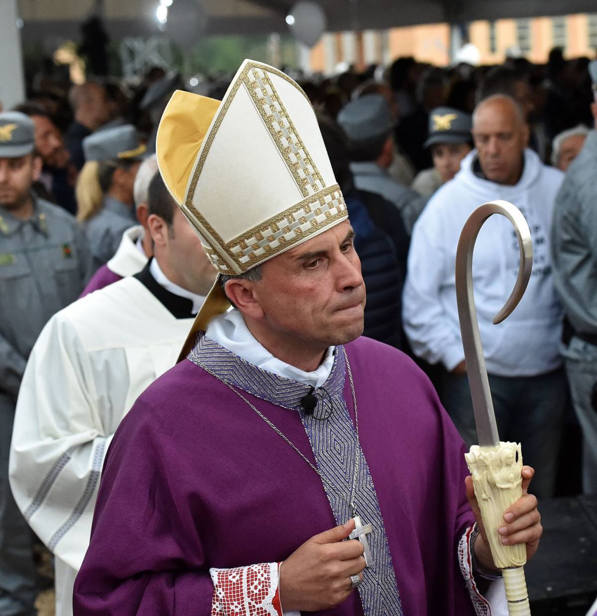 L'accusa choc del vescovo: uccide l'uomo, non il sisma