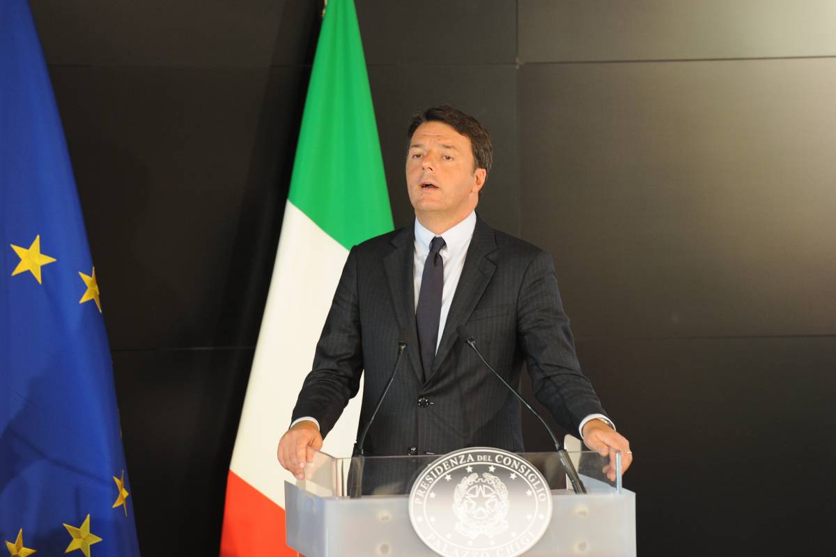 Lavoro, Renzi snobba i dati e promette: "Giù le tasse"