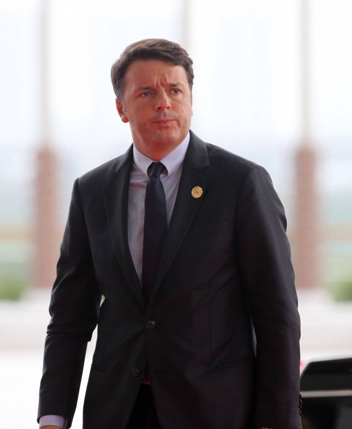 Pesce in barca al G20, Renzi lo calcia e cade