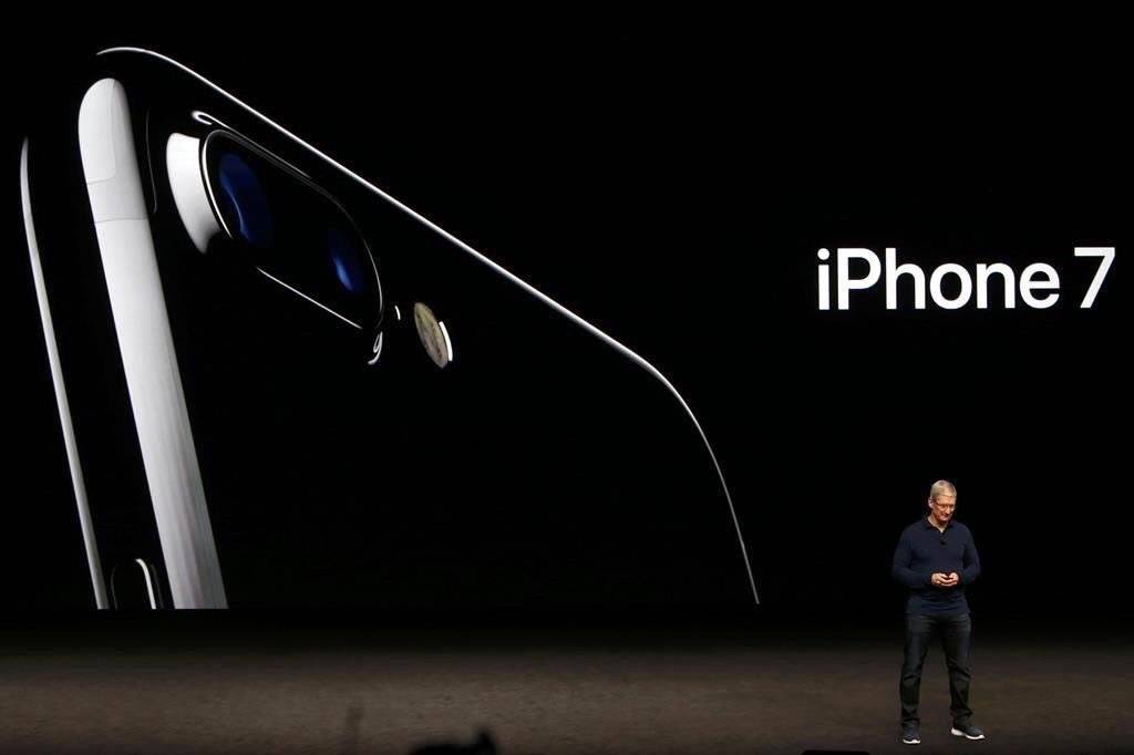 Apple presenta l'iPhone 7: tutte le novità da Cupertino