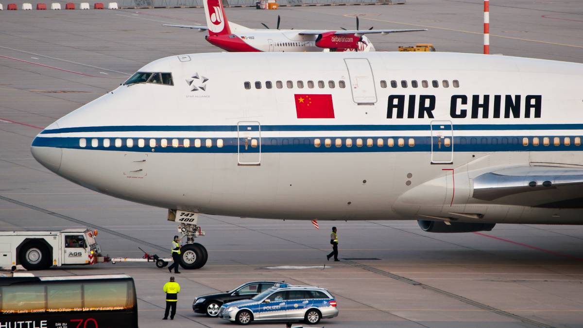 AirChina avverte i turisti in partenza per Londra: ​“Attenti è pieno di neri e pakistani"