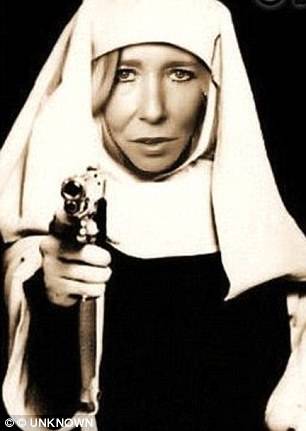 Sally Jones, la vedova nera dell'Isis che vuole sterminare l'Europa