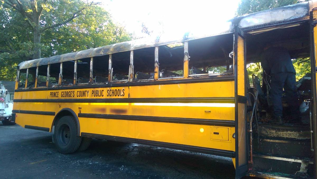 Salva 20 bambini da un autobus in fiamme: "Dovere di ogni mamma"  