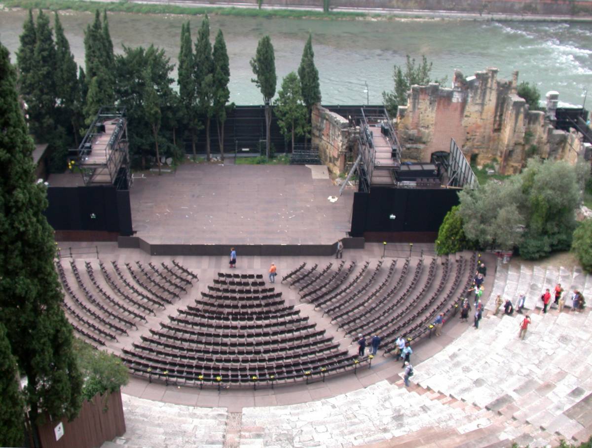 Polemica a Verona: il teatro romano sarà una pista di pattinaggio