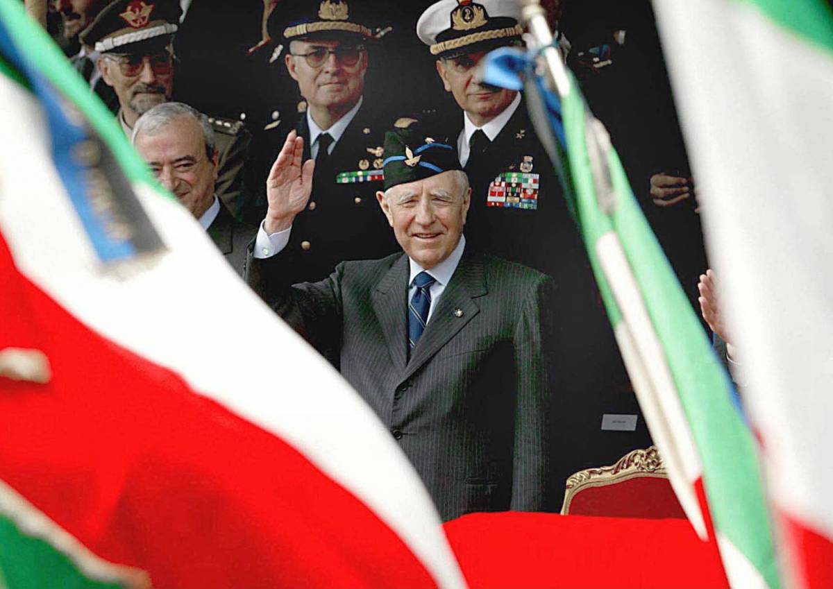 Morte Ciampi, Renzi: "Ha servito l'Italia". Salvini: "Traditore"