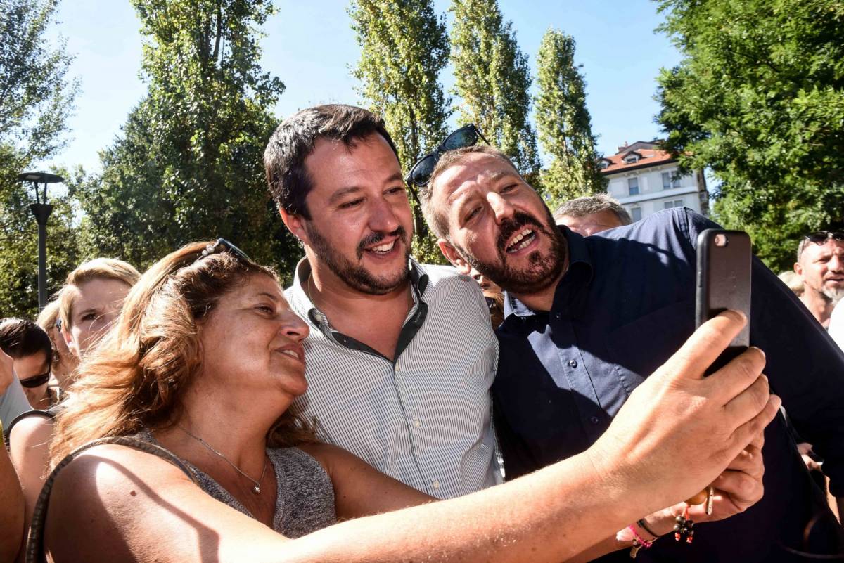 Minacce a Salvini ed escrementi contro sede della Lega in via Amadeo