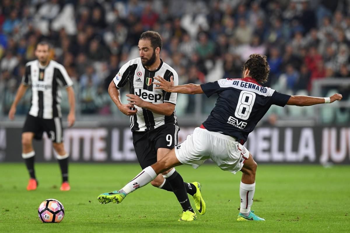La Juventus cala il poker contro il Cagliari e si riprende il primo posto