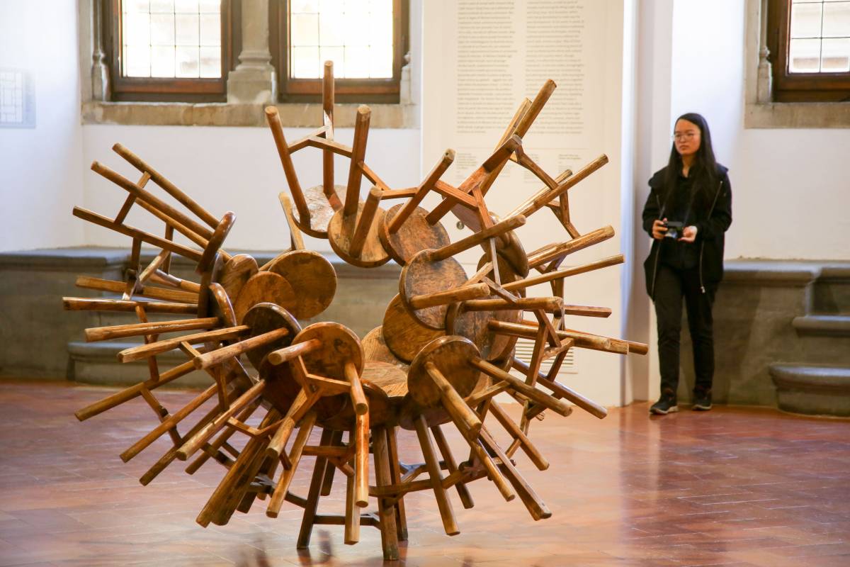 Terremoti, sgabelli, manette così Ai Weiwei libera tutti