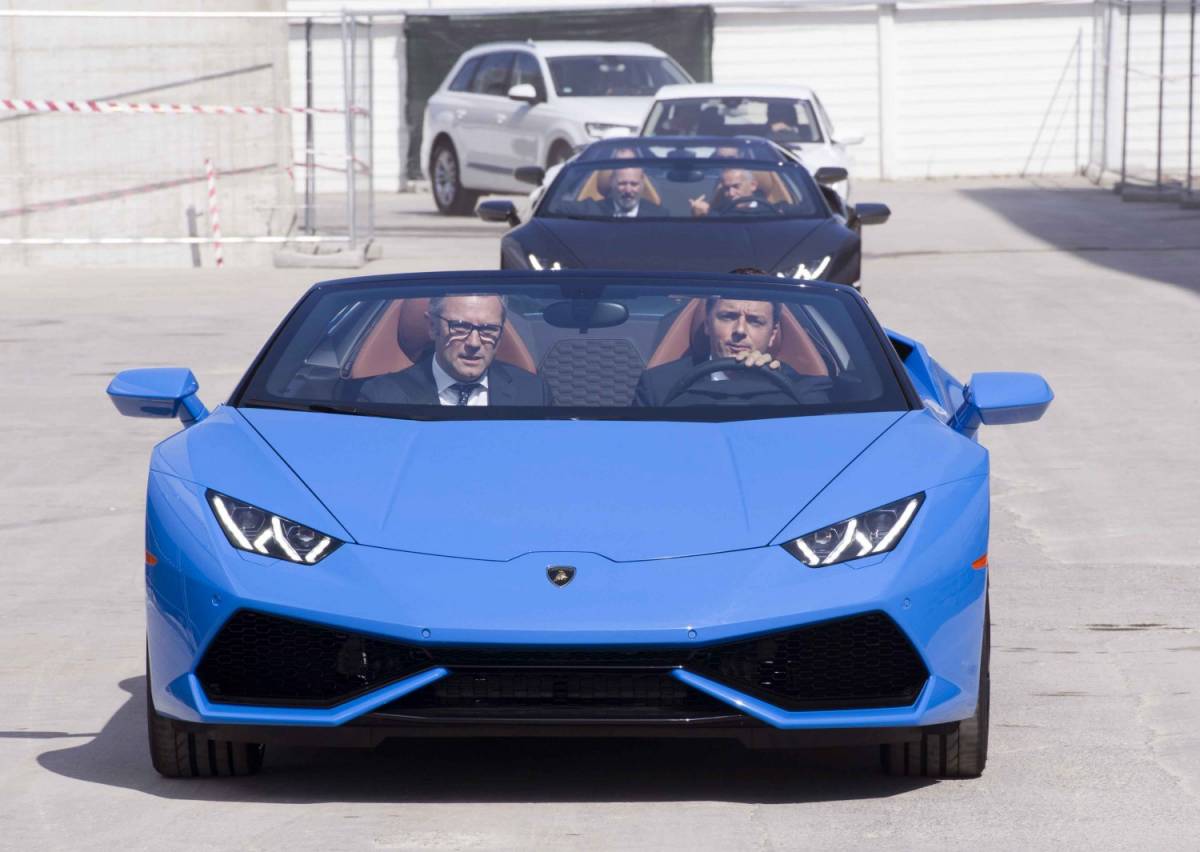 E lui si consola con un giretto in Lamborghini