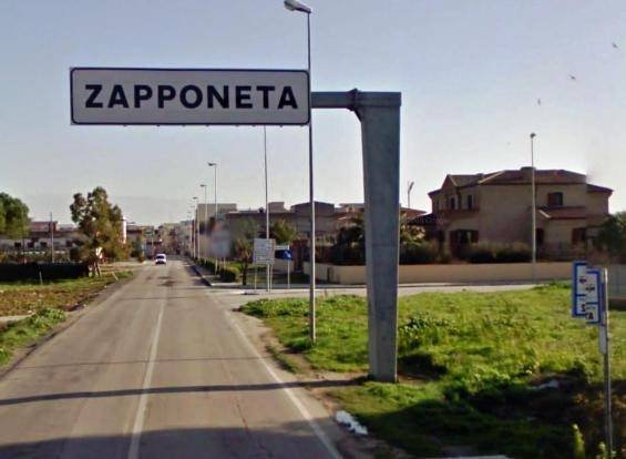 A Zapponeta, il comune più indebitato d'Europa, a scuola con la Panda del sindaco