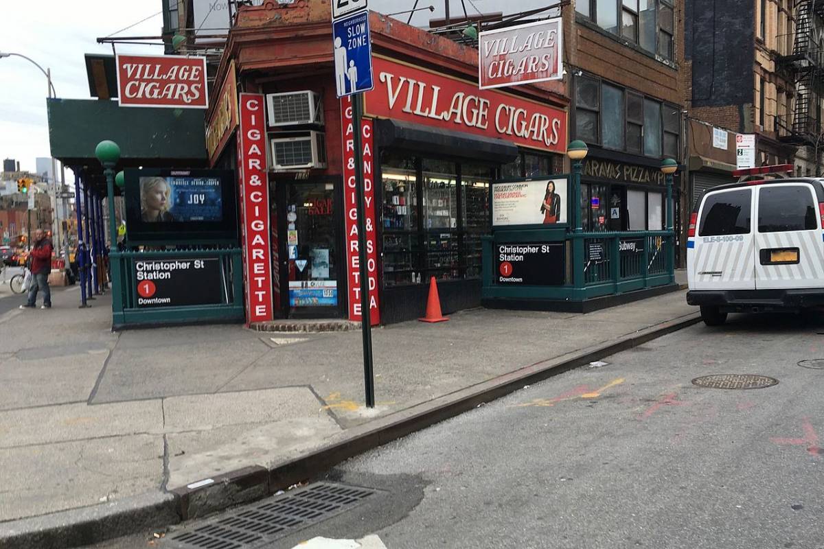 La proprietà privata più piccola di New York? Un triangolino di cemento davanti a un locale