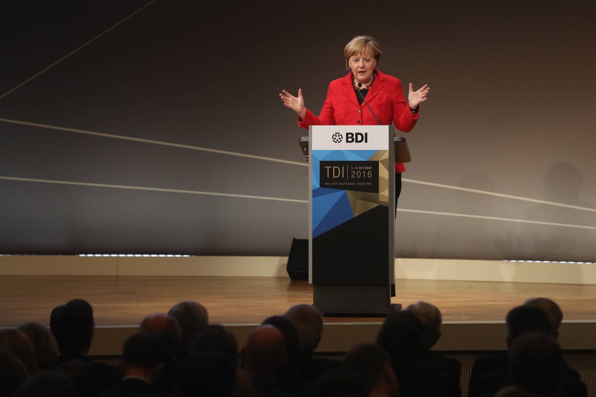 La Merkel striglia il suo partito: "Non canta più canzoni di Natale"