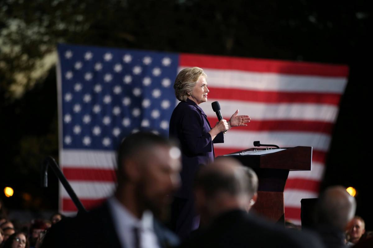 Clinton agli americani: "Io sono l'ultima cosa fra voi e l'Apocalisse"